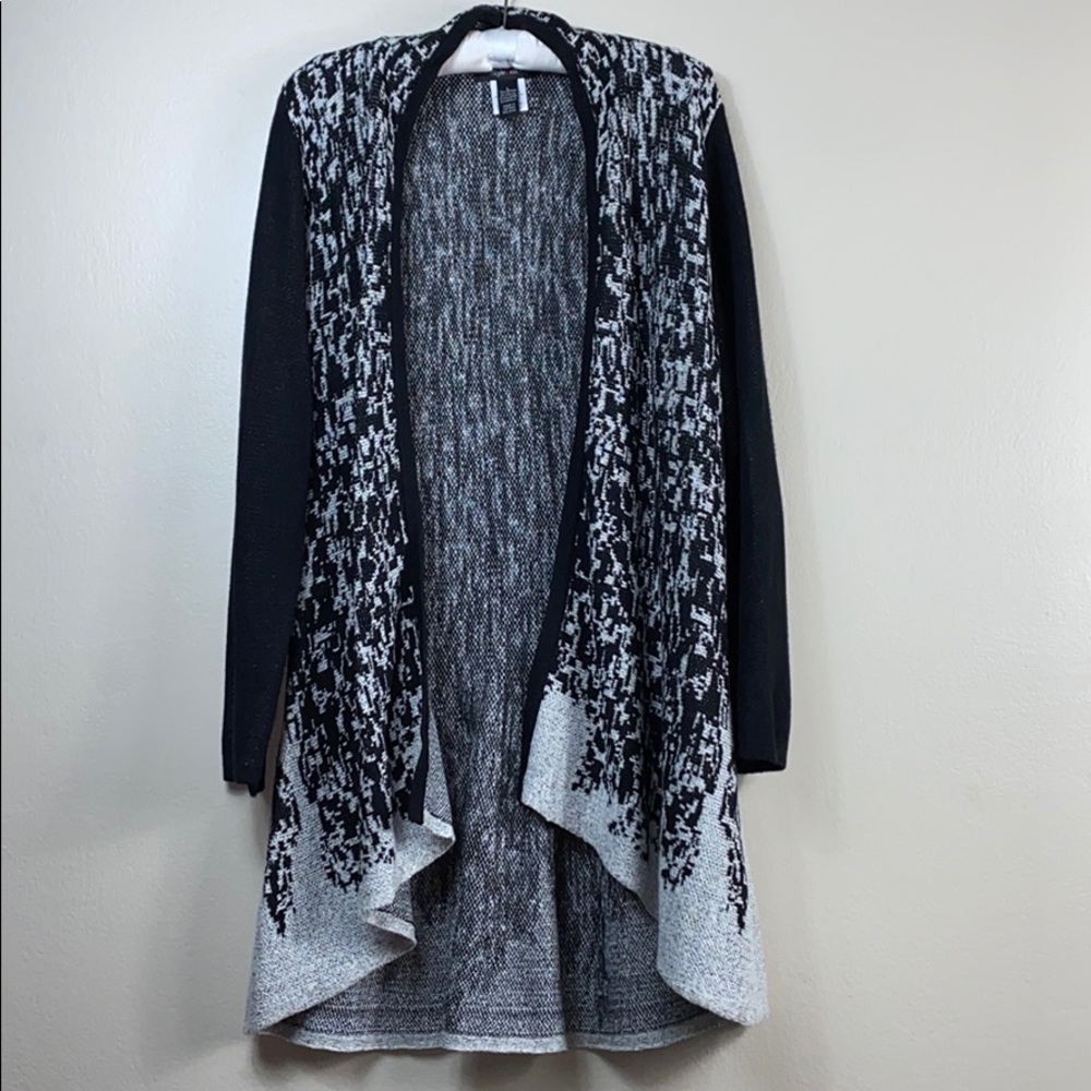 Style & co long sleeve wrap in grey and black sz L